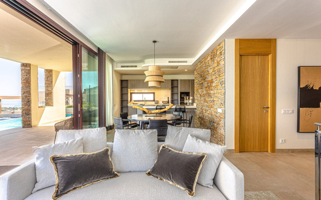 Чотирикімнатна вілла в Бенахавісі з терасою 605 кв.м