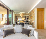 Чотирикімнатна вілла в Бенахавісі з терасою 605 кв.м