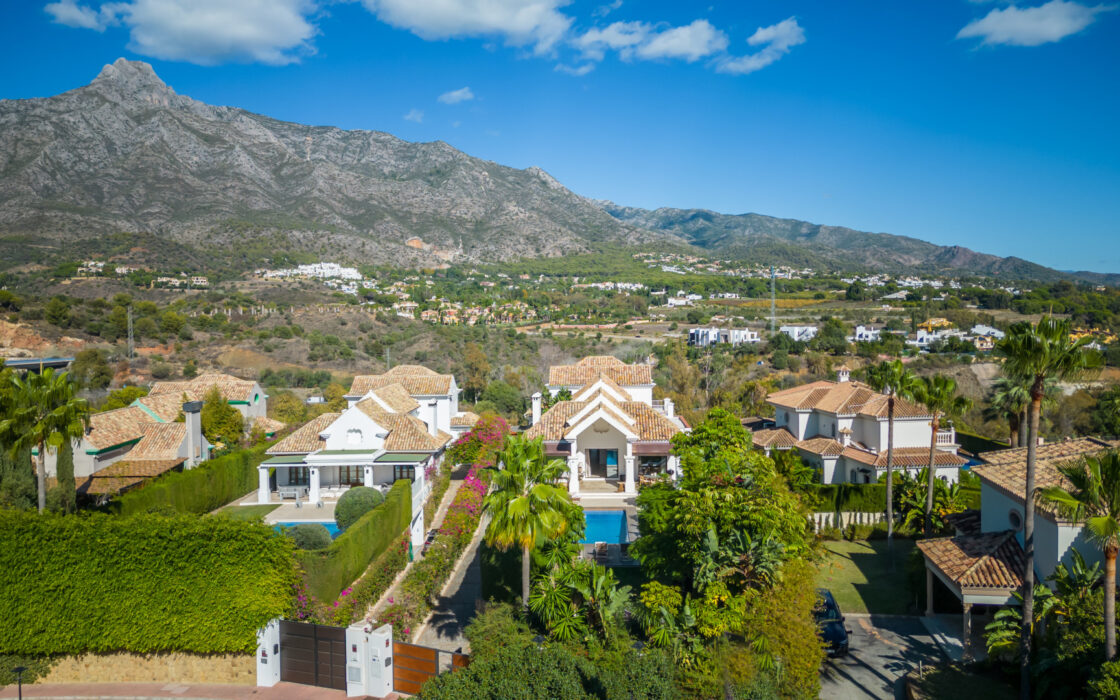 Элегантная вилла в районе Золотой мили с террасой 608 кв.м