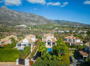 Элегантная вилла в районе Золотой мили с террасой 608 кв.м