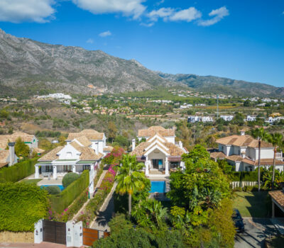 Елегантна вілла в районі Золотої милі з терасою 608 кв.м