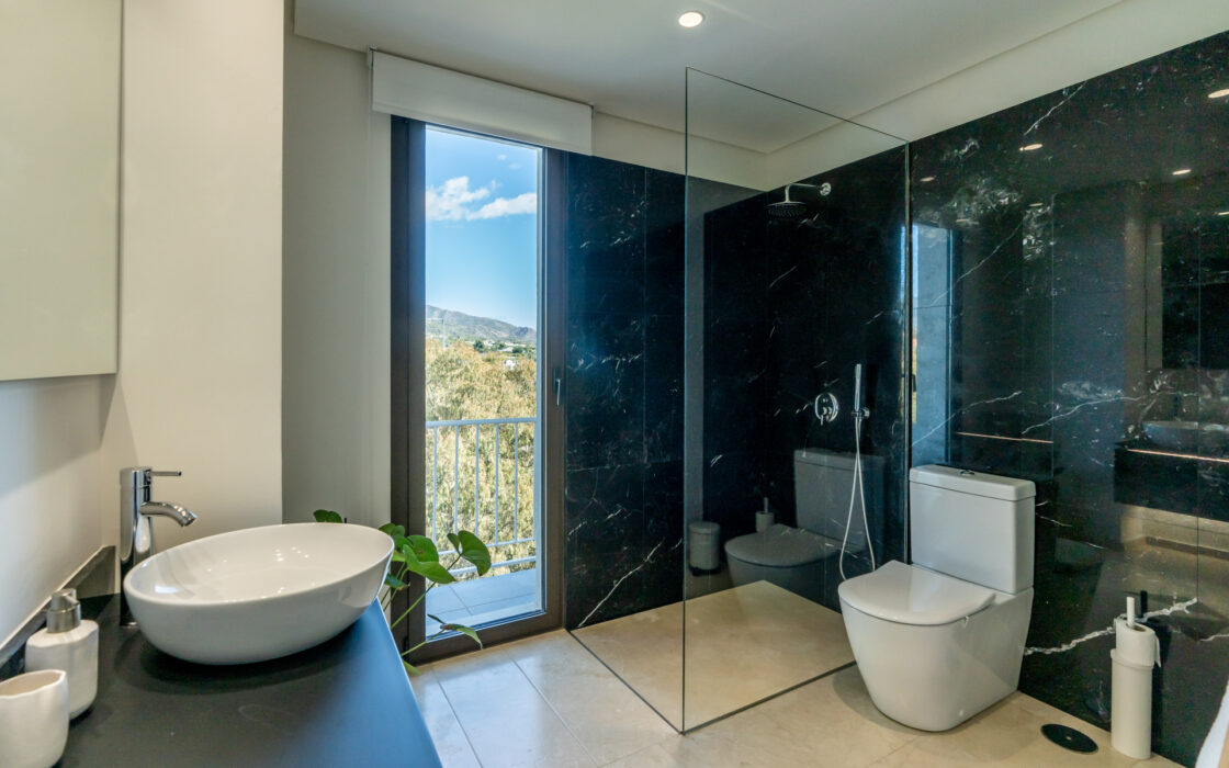 Элегантная вилла в районе Золотой мили с террасой 608 кв.м