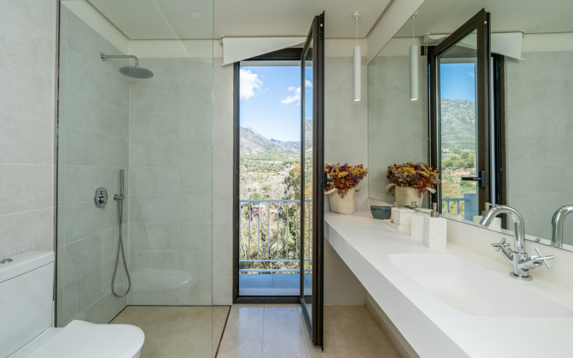 Элегантная вилла в районе Золотой мили с террасой 608 кв.м