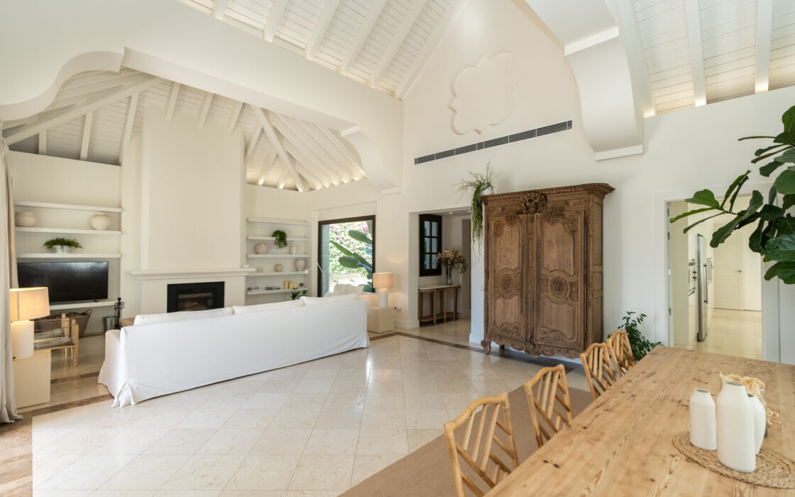 Элегантная вилла в районе Золотой мили с террасой 608 кв.м