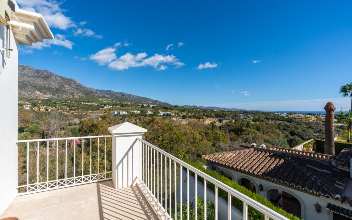 Элегантная вилла в районе Золотой мили с террасой 608 кв.м