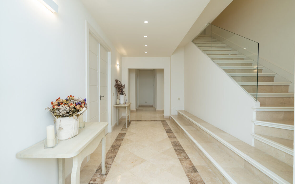 Элегантная вилла в районе Золотой мили с террасой 608 кв.м