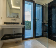 Элегантная вилла в районе Золотой мили с террасой 608 кв.м