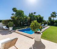 Элегантная вилла в районе Золотой мили с террасой 608 кв.м