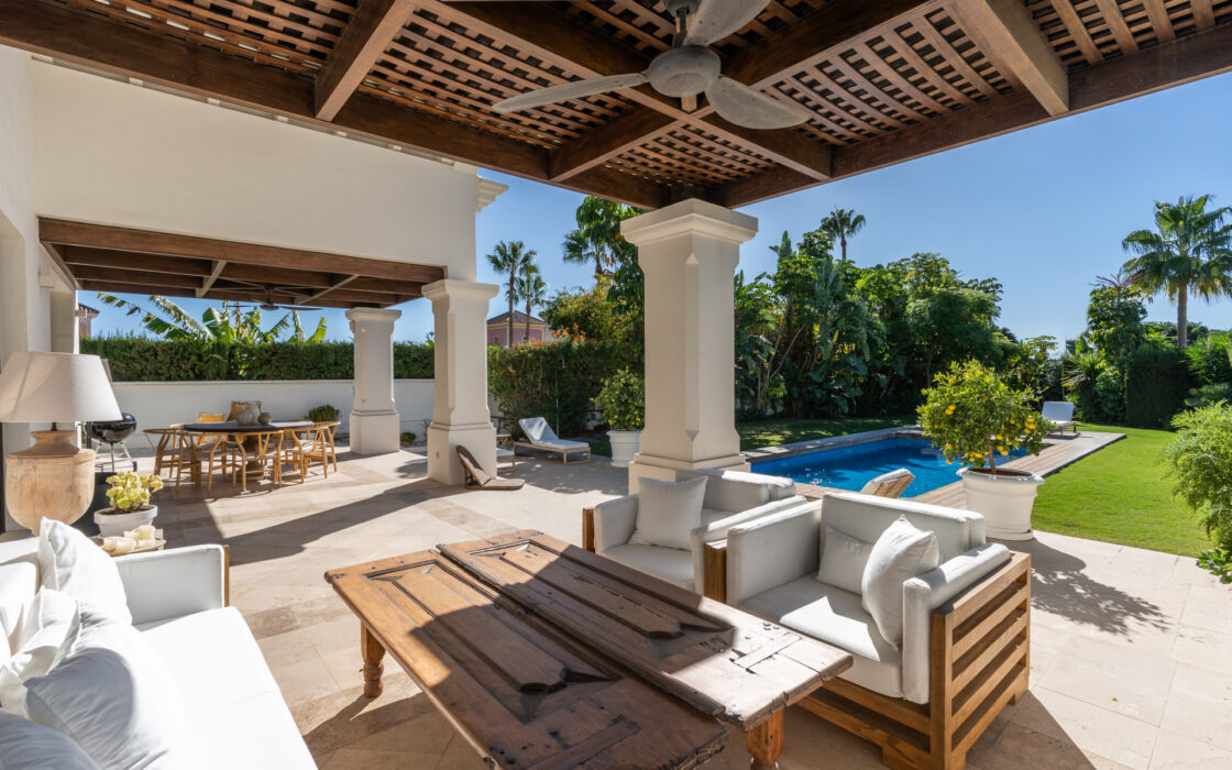 Элегантная вилла в районе Золотой мили с террасой 608 кв.м