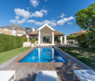 Элегантная вилла в районе Золотой мили с террасой 608 кв.м