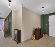 Просторная квартира 3+2 в Эстепоне с террасой у моря