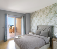 Просторная квартира 3+2 в Эстепоне с террасой у моря