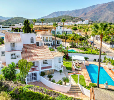 Вілла в Естепоні, 272 кв.м, стиль і море поруч