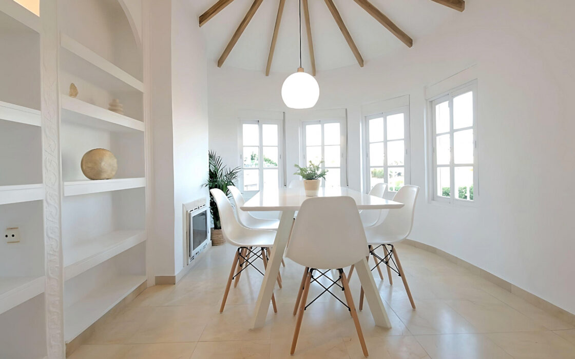 Вілла в Естепоні, 272 кв.м, стиль і море поруч