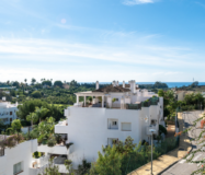 Простора квартира з трьома спальнями в Естепоні біля моря