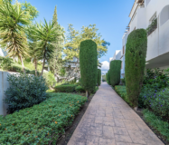 Простора квартира з трьома спальнями в Естепоні біля моря