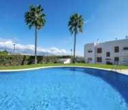 Простора квартира з трьома спальнями в Естепоні біля моря