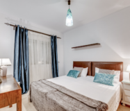 Простора квартира з трьома спальнями в Естепоні біля моря