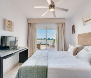 Простора квартира з трьома спальнями в Естепоні біля моря