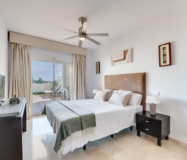 Простора квартира з трьома спальнями в Естепоні біля моря