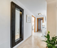 Простора квартира з трьома спальнями в Естепоні біля моря