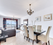 Простора квартира з трьома спальнями в Естепоні біля моря