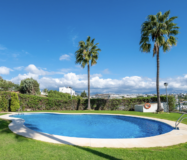 Простора квартира з трьома спальнями в Естепоні біля моря