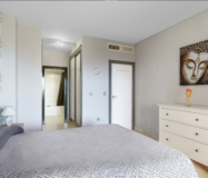 Простора квартира з трьома спальнями в Естепоні біля моря