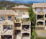 Простора квартира з трьома спальнями в Естепоні біля моря