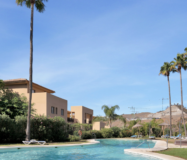 Простора квартира з трьома спальнями в Естепоні біля моря