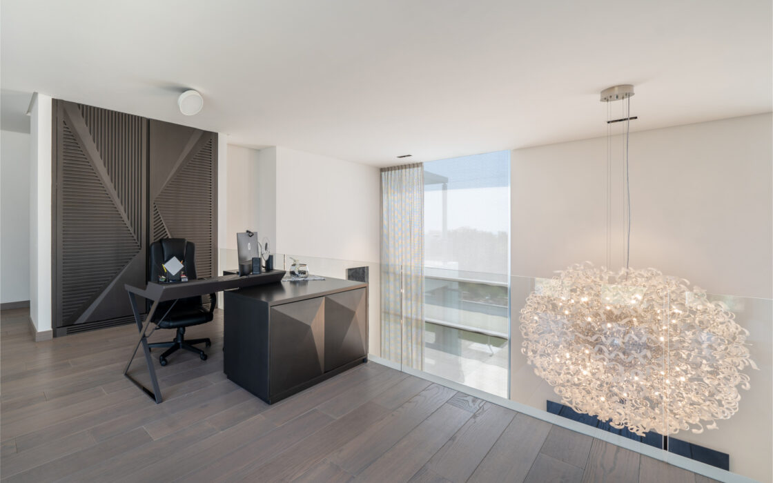 Вілла в Бенависі 166 кв.м з терасою та видом на море