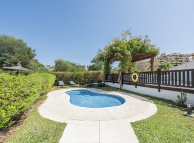 Квартира с 2 спальнями в Эстепоне с террасой 110 кв.м