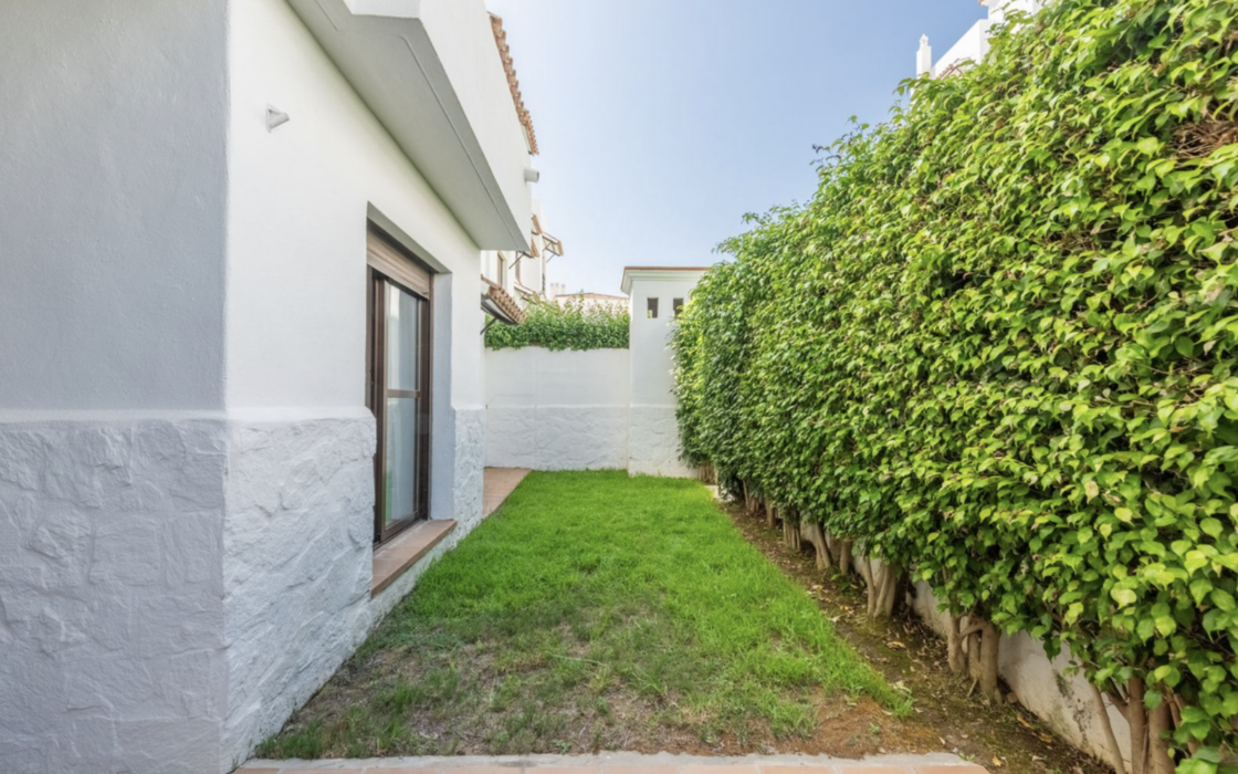 Квартира с 2 спальнями в Эстепоне с террасой 110 кв.м