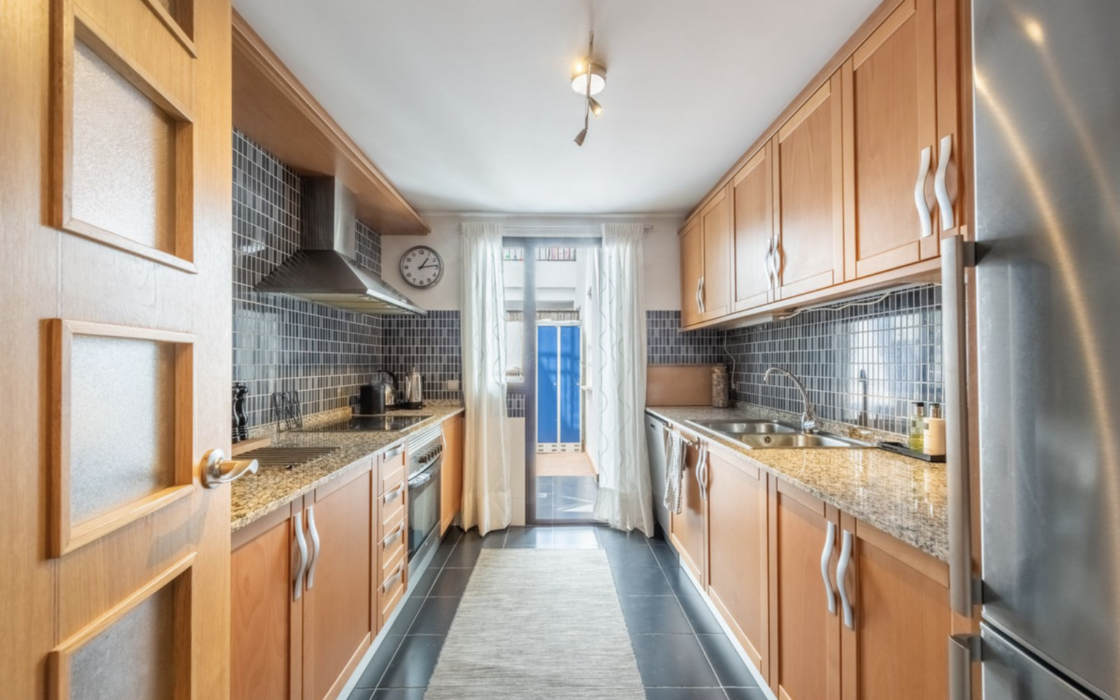 Квартира с 2 спальнями в Эстепоне с террасой 110 кв.м