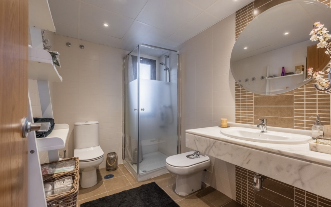 Квартира с 2 спальнями в Эстепоне с террасой 110 кв.м