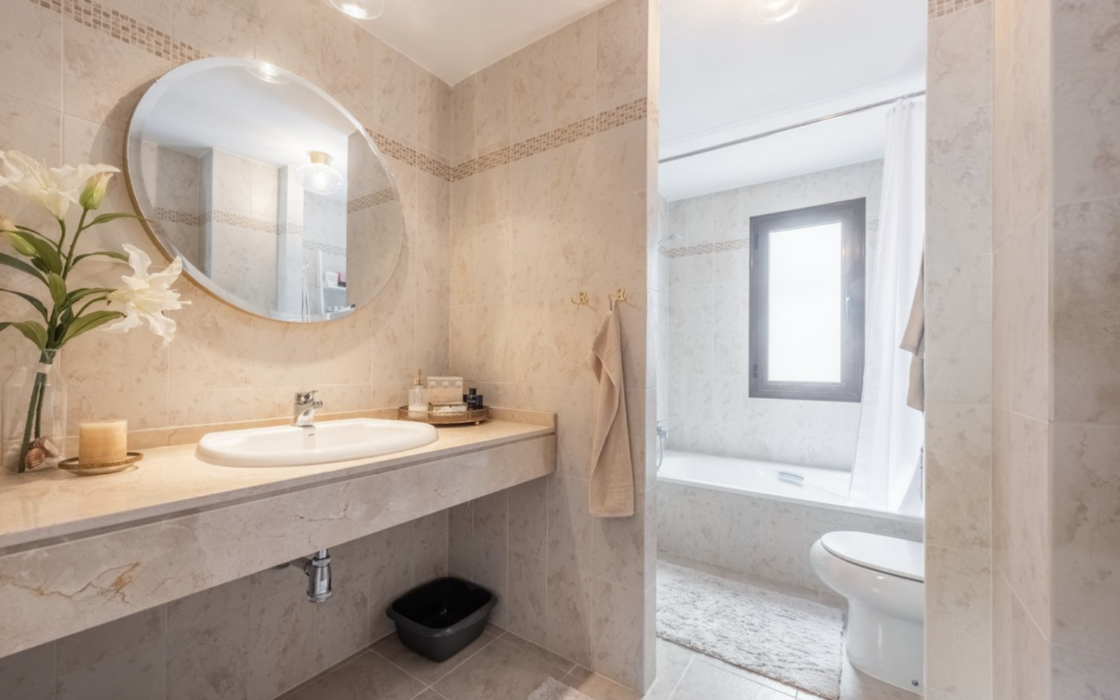 Квартира с 2 спальнями в Эстепоне с террасой 110 кв.м