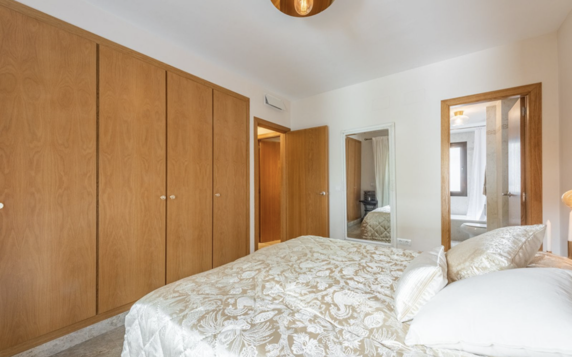 Квартира с 2 спальнями в Эстепоне с террасой 110 кв.м