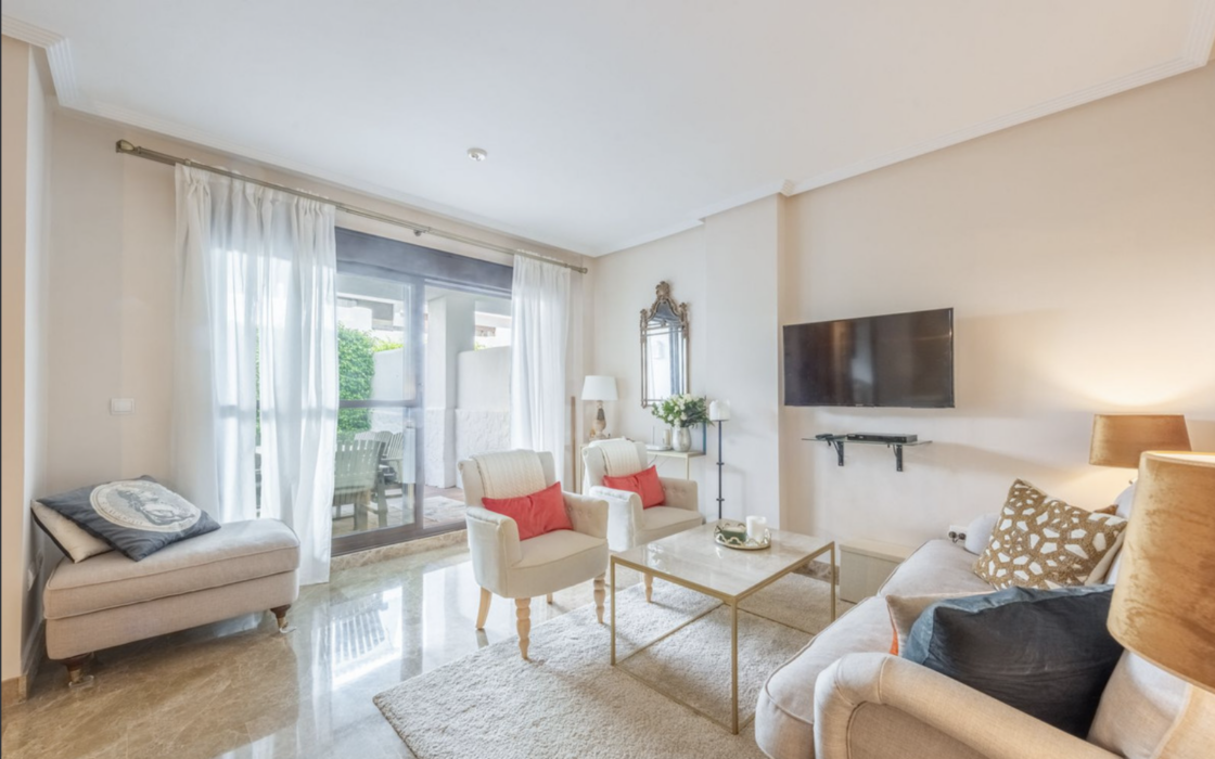 Квартира с 2 спальнями в Эстепоне с террасой 110 кв.м