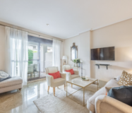 Квартира с 2 спальнями в Эстепоне с террасой 110 кв.м