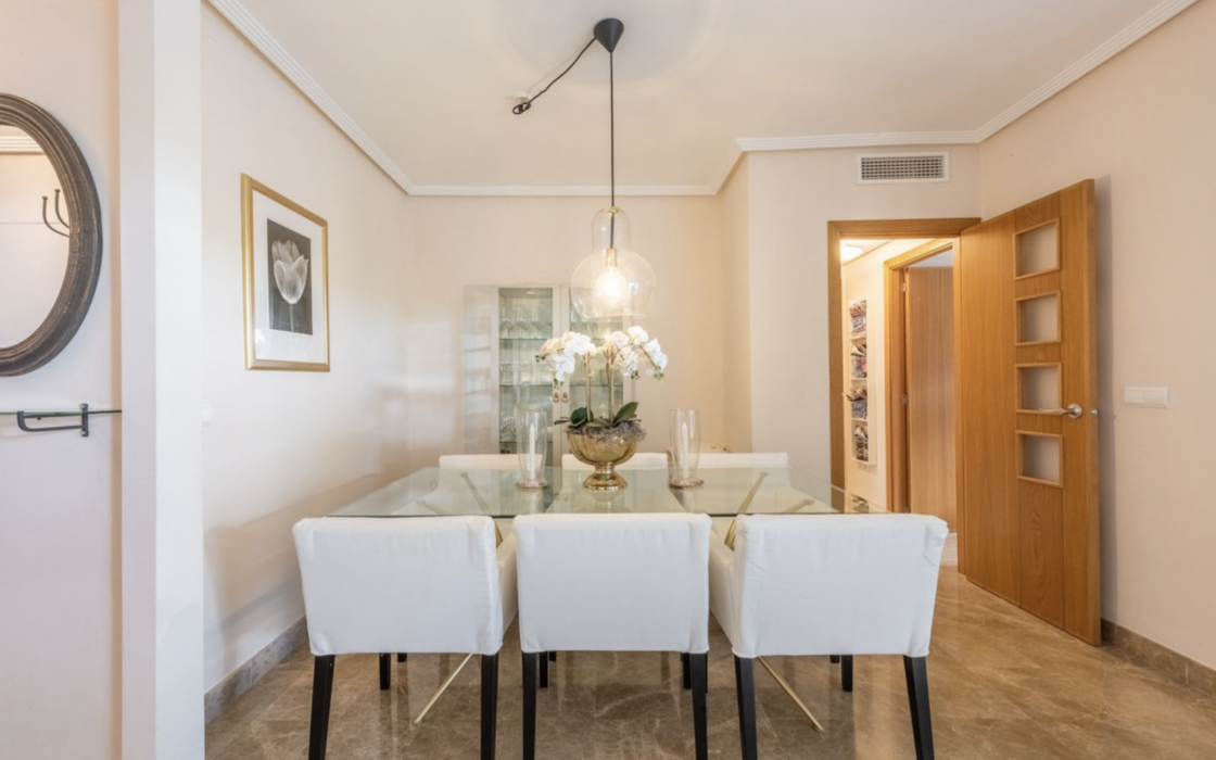 Квартира с 2 спальнями в Эстепоне с террасой 110 кв.м