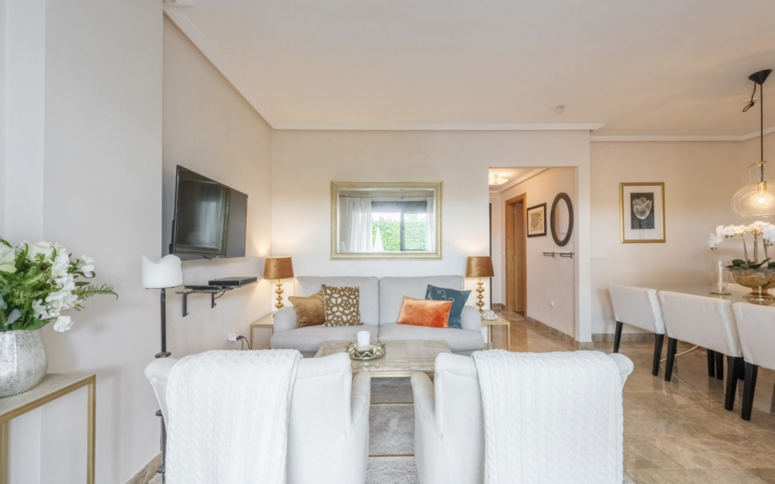 Квартира с 2 спальнями в Эстепоне с террасой 110 кв.м