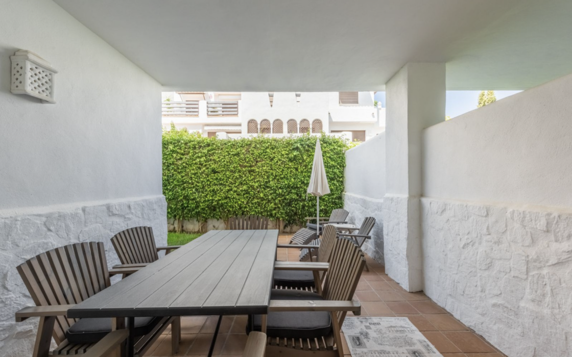 Квартира с 2 спальнями в Эстепоне с террасой 110 кв.м