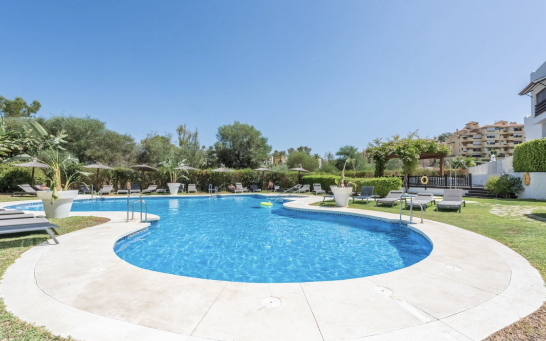 Квартира с 2 спальнями в Эстепоне с террасой 110 кв.м