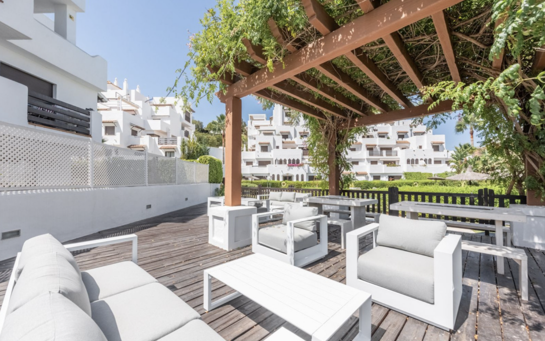 Квартира с 2 спальнями в Эстепоне с террасой 110 кв.м