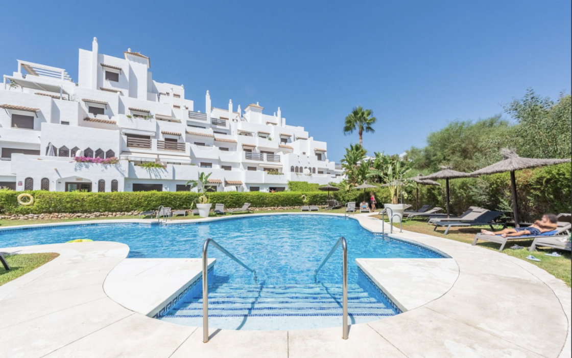 Квартира с 2 спальнями в Эстепоне с террасой 110 кв.м