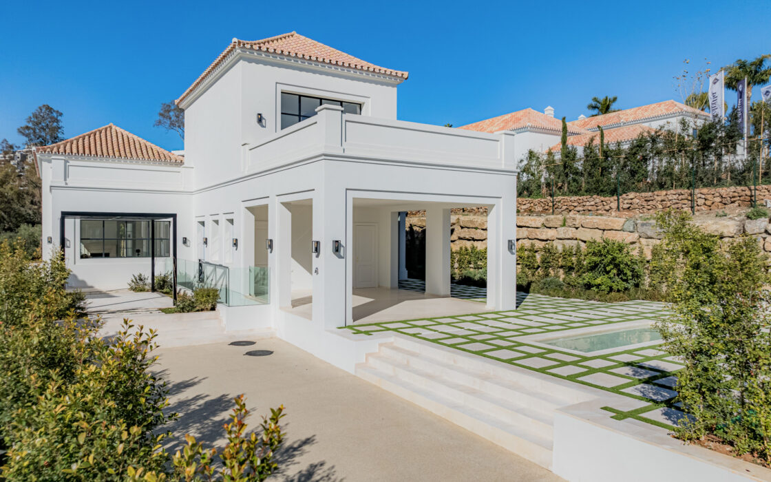 Вілла з терасою в Нуева Андалусія 629 кв.м, біля моря