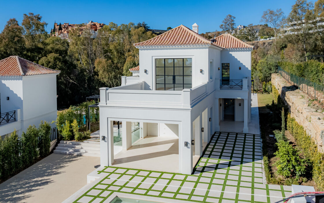 Вілла з терасою в Нуева Андалусія 629 кв.м, біля моря