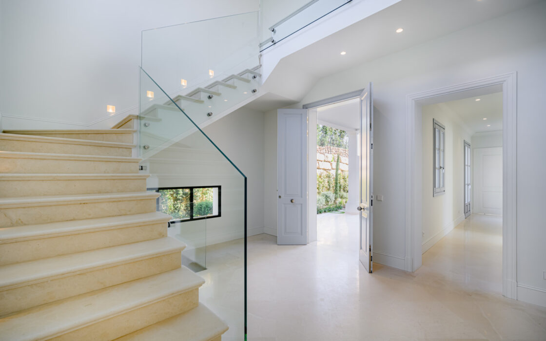 Вілла з терасою в Нуева Андалусія 629 кв.м, біля моря