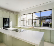 Вілла з терасою в Нуева Андалусія 629 кв.м, біля моря