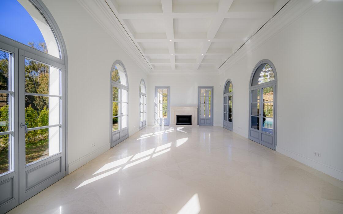 Вілла з терасою в Нуева Андалусія 629 кв.м, біля моря